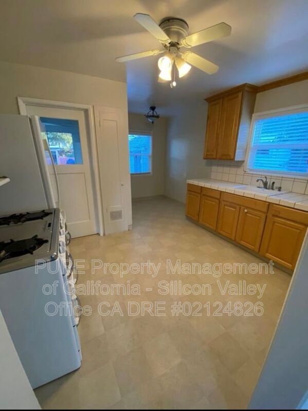 Foto del edificio - 164 N Murphy Ave