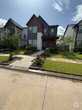 Building Photo - 1542 Park Path Dr