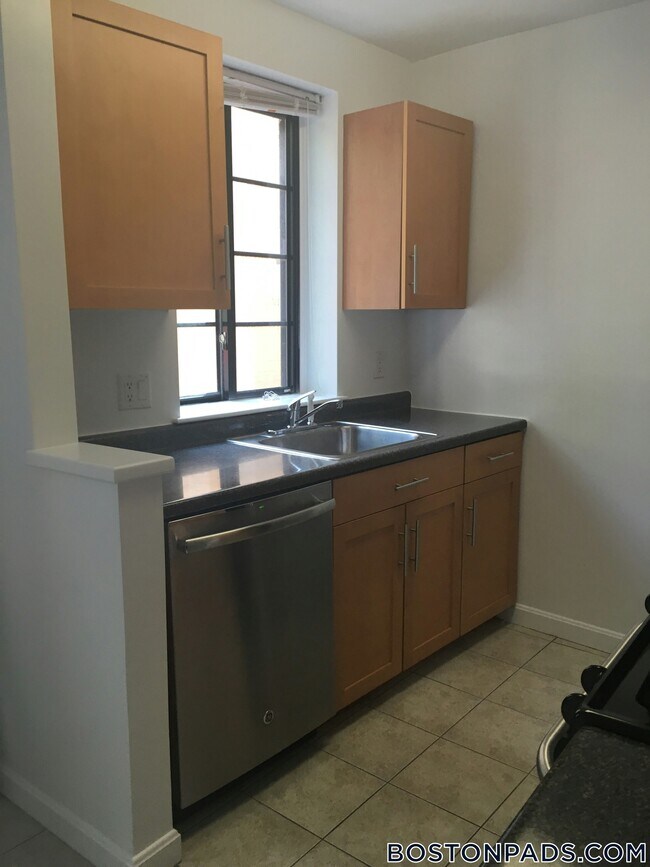 Building Photo - 60 Brattle St