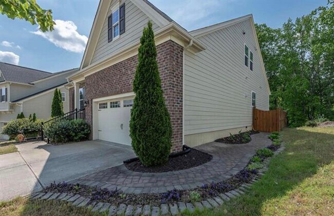 Building Photo - Bright & Open 3 Bed 2.5 Bath Home W/ First...