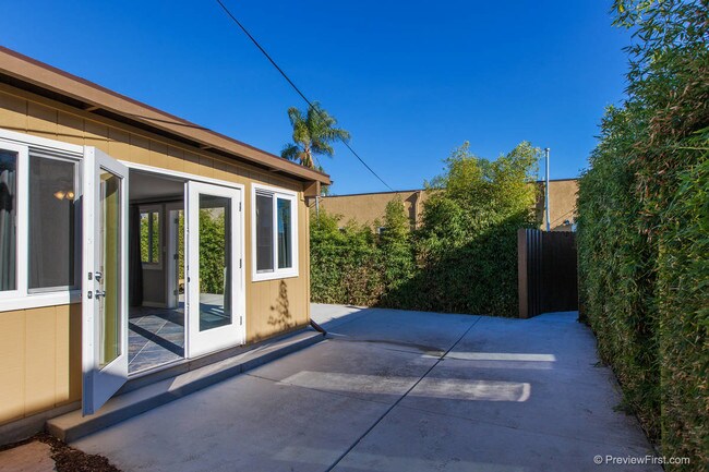 Building Photo - 3856 Wilson Ave