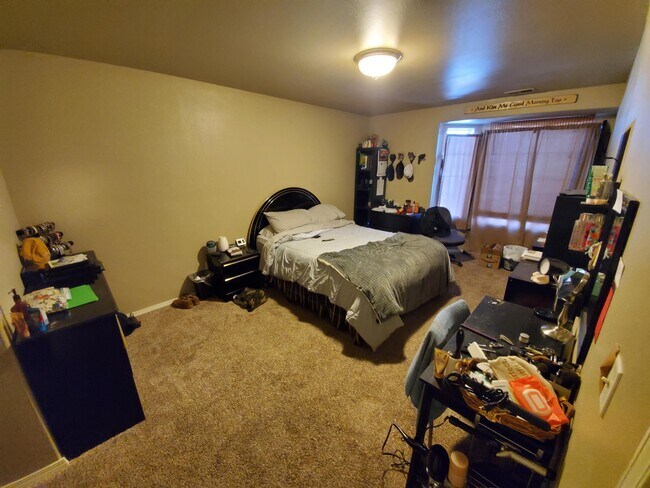 Foto del edificio - 859 Forest Glen Dr