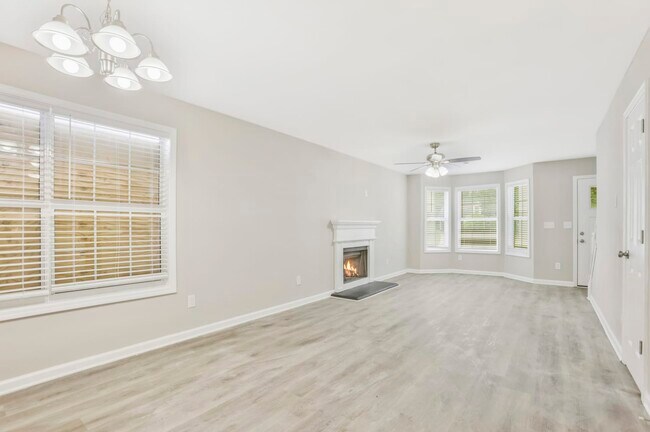 Building Photo - 3785 Cypress Pointe Dr