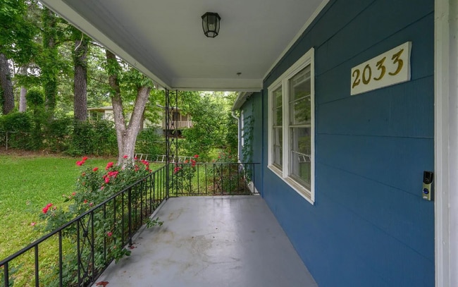 Foto del edificio - 2033 E Lake Blvd