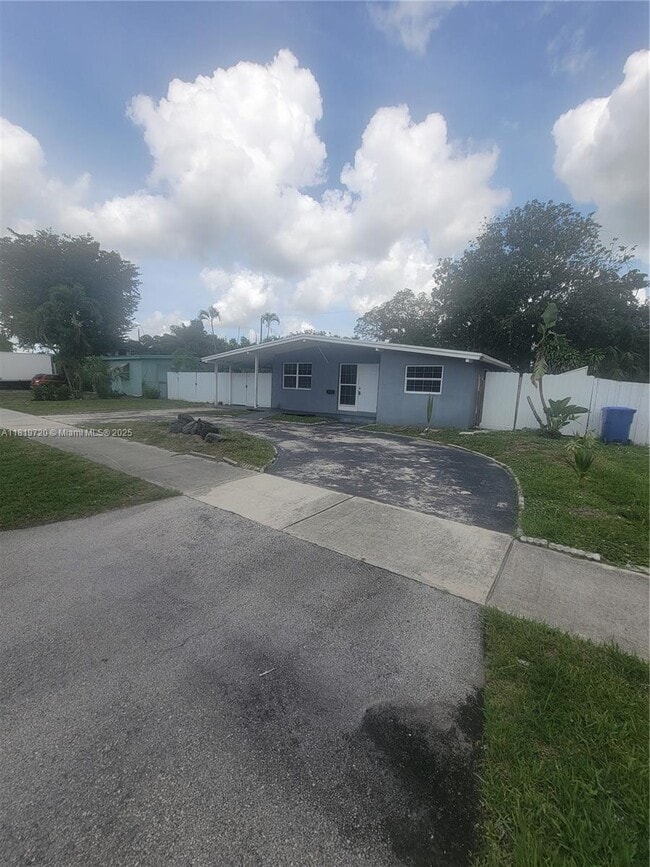 Building Photo - 1571 NE 43rd Ct