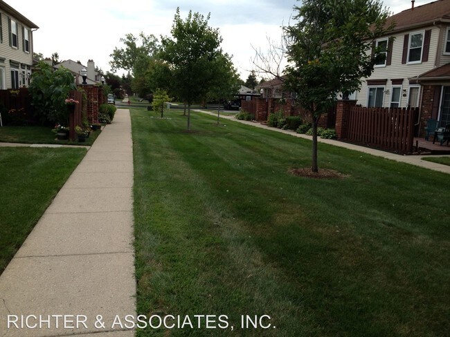 Building Photo - 41320 Northwind Dr