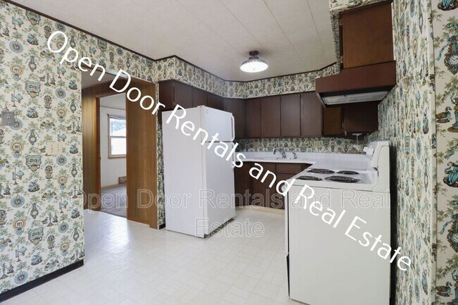 Building Photo - 1320 S Van Buren St