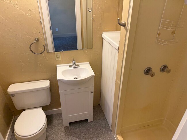 Foto del edificio - Sweet, Stylish and functional 1 bedroom cottage in Norman, all new inside and squeaky clean!  Rea...