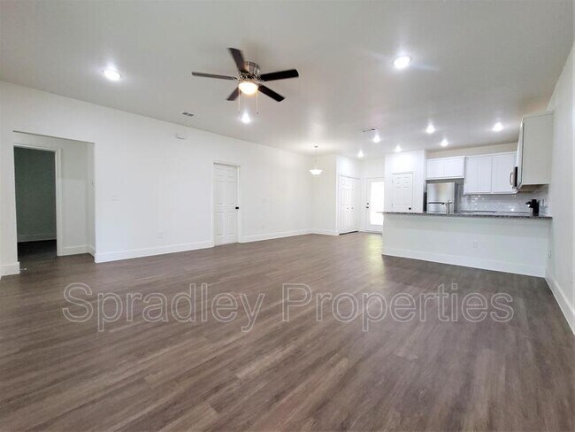 Building Photo - 1022 N Wall St