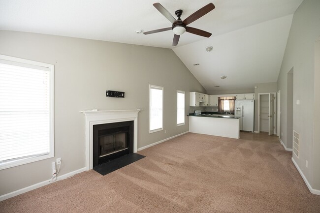 Foto del edificio - Charming 3 bedroom 2 bath ranch style home in Greensboro with covered front porch!