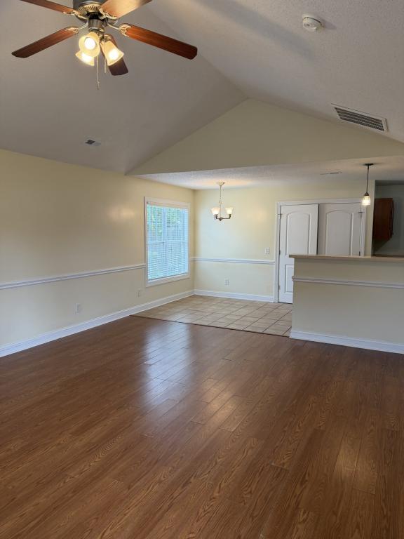 Foto del edificio - 2556A Saddleback Dr
