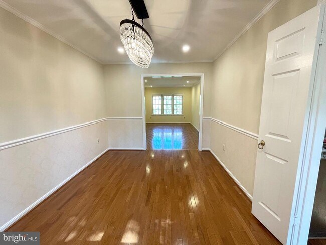 Building Photo - 5146 Woodmire Ln