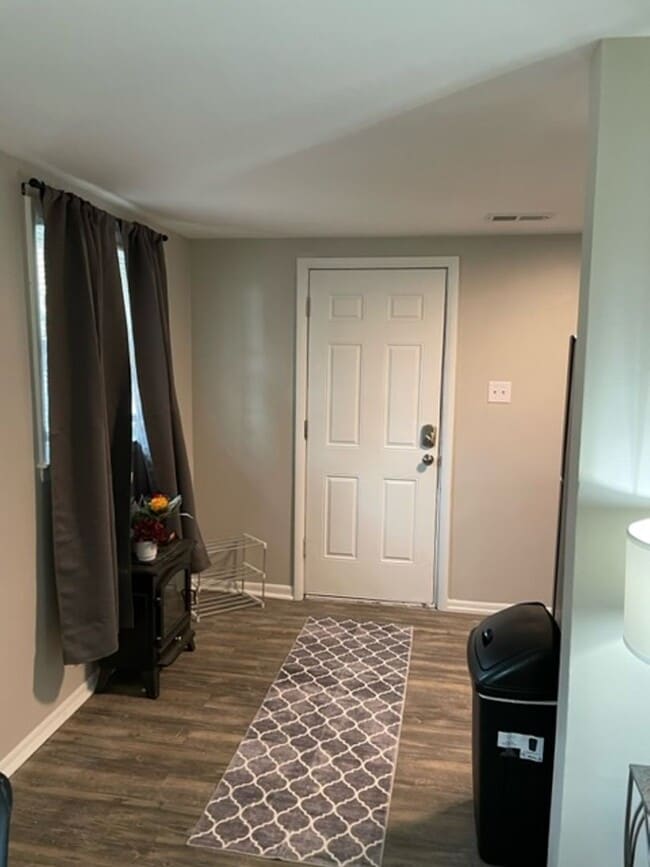 Building Photo - 1906 Gordon St