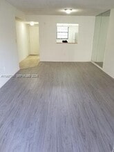 Building Photo - 10425 SW 112th Ave