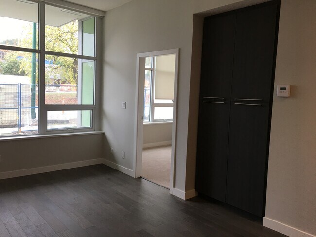 Photo du bâtiment - 4963-4963 Cambie St