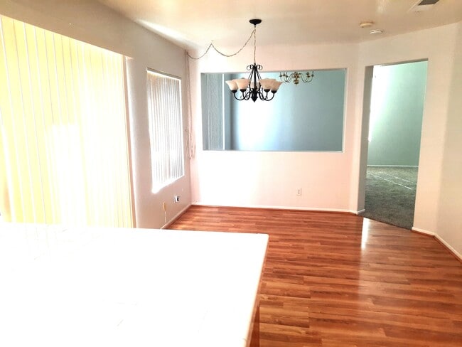 Building Photo - 1046 Viewpointe Ln