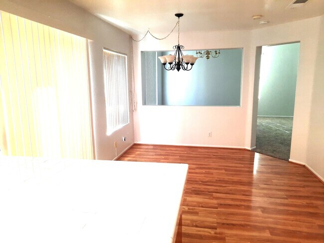 Foto del edificio - 1046 Viewpointe Ln
