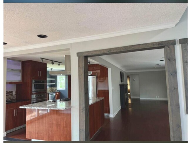 Foto del edificio - 190 Gleason Lake Rd