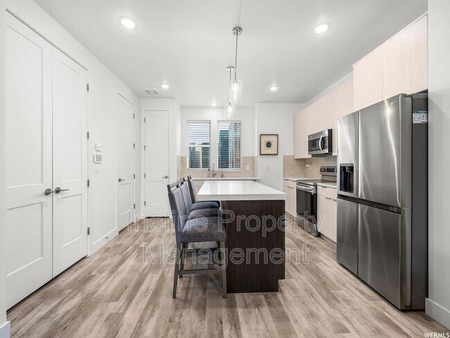 Foto del edificio - 6191 S Jordan Pkwy