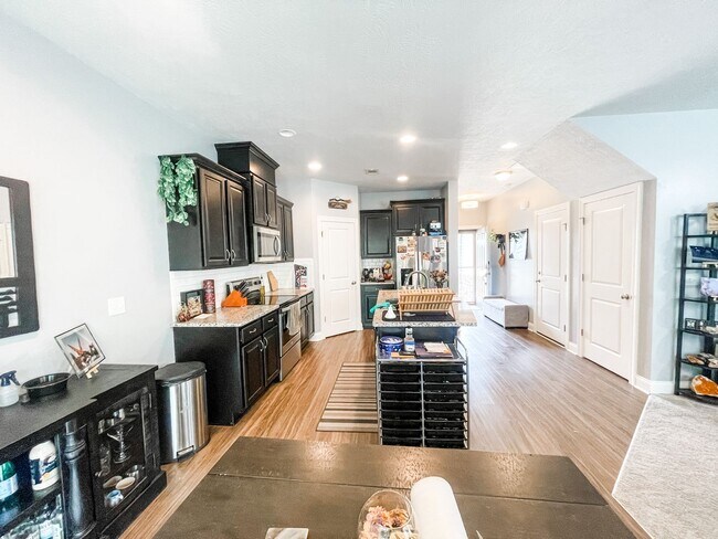 Foto del edificio - 3 bedroom/2.5 bathroom townhome close to Ft. Gordon!