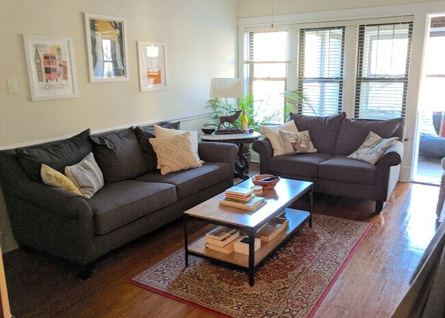 Foto del edificio - 4422 N Greenview Ave
