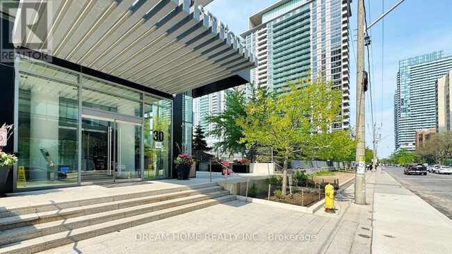 Building Photo - 30 Roehampton Ave