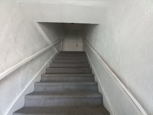 Foto del edificio - $650 - 1 Bedroom 1 Bath Apartment - Heart of the City