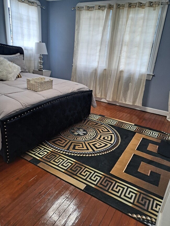 Building Photo - 4108 N Robertson St