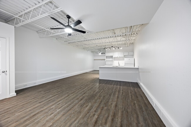 Photo - Molly Court Apartments