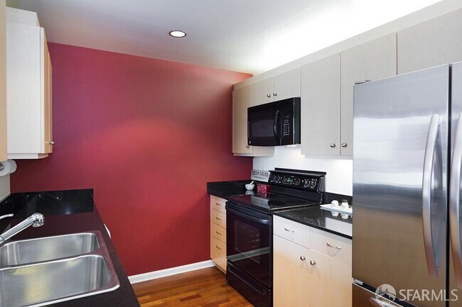 Foto del edificio - 140 Van Ness Ave