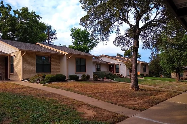 Building Photo - 1001 Pecan Valley Dr