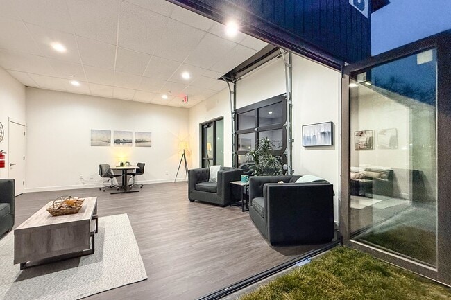 Interior Photo - The Towns On Elm