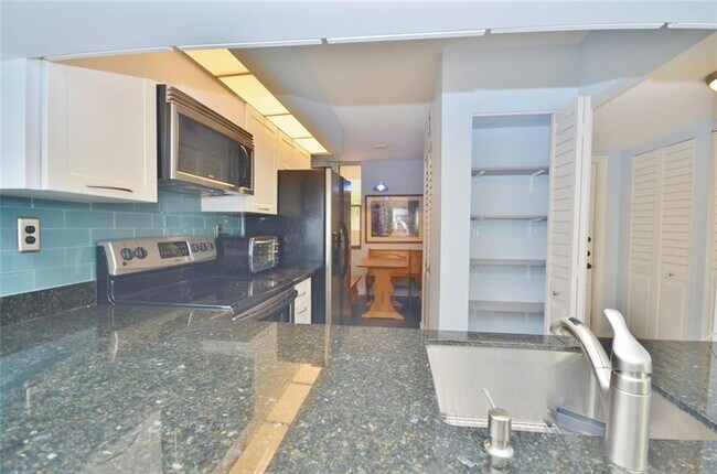 Foto del edificio - 6800 Cypress Rd