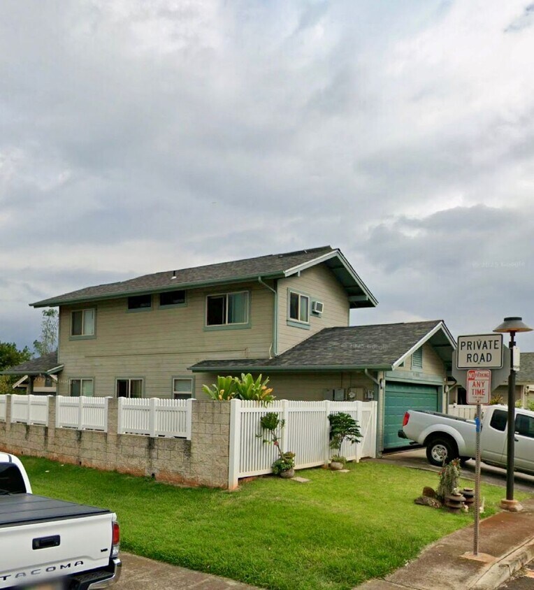 Primary Photo - Royal Kinia Single Family 3 bedroom, 2.5 B...