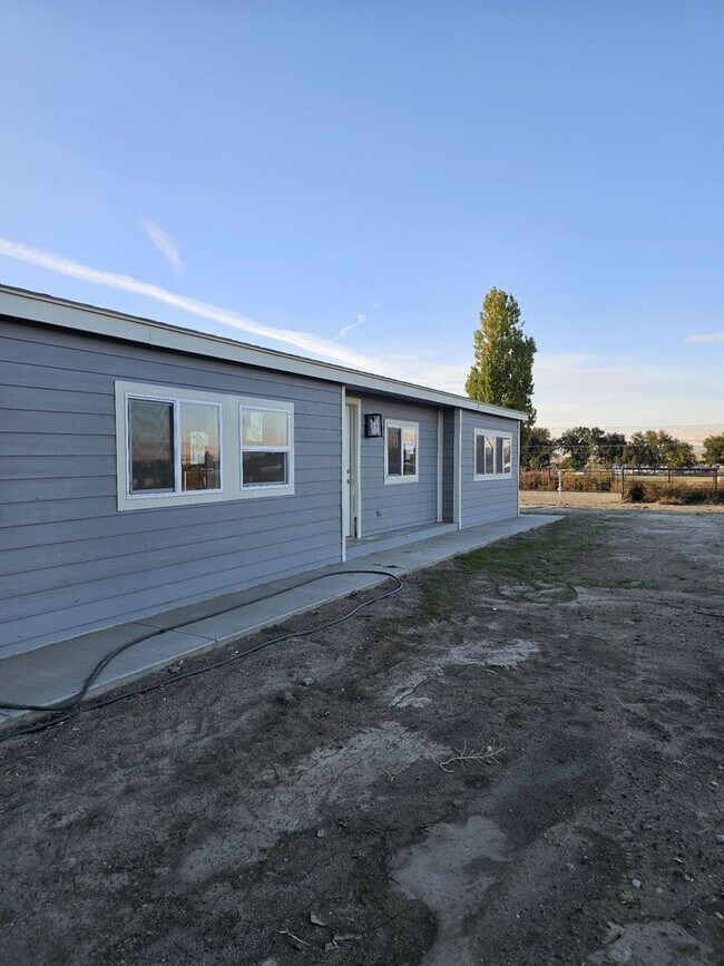 Building Photo - 270 S Outlook Rd