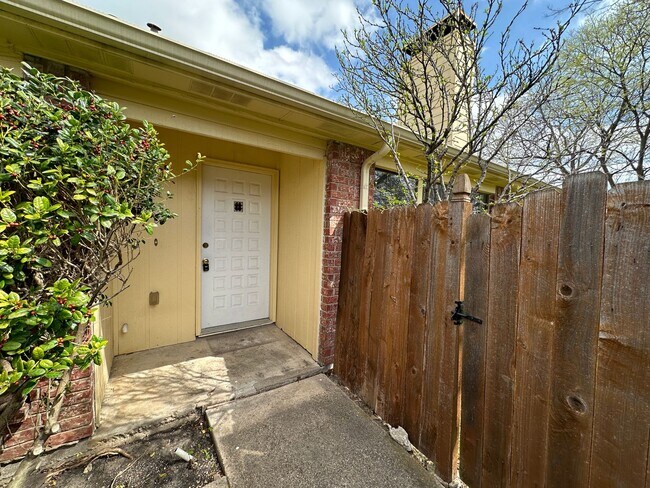Foto del edificio - 4738-4740 Berridge Lane