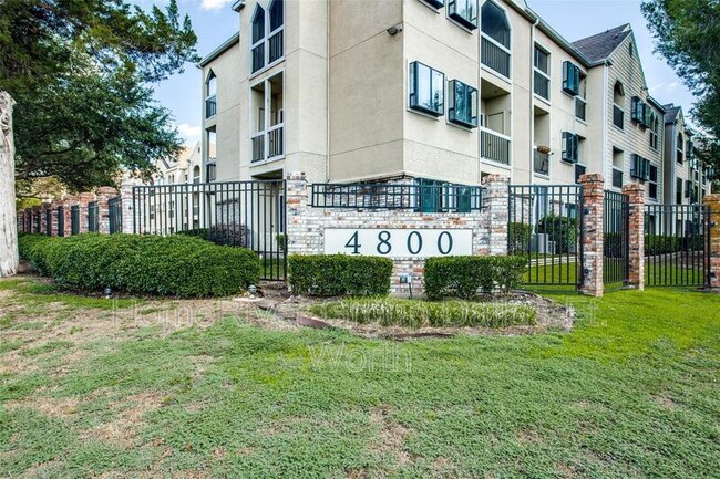 Building Photo - 4800 W Lovers Ln