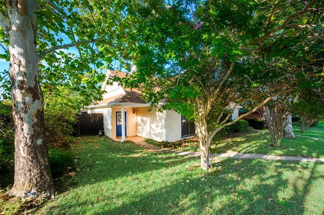 Primary Photo - 101 E Windsor Dr