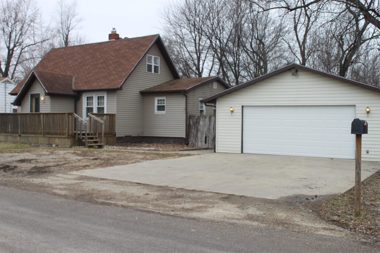 Primary Photo - 113 Holland Ct