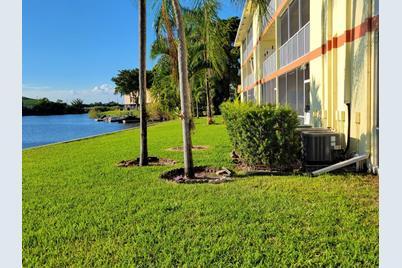 Foto del edificio - 4401 Crystal Lake Dr