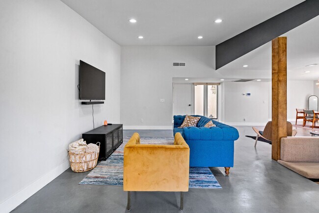 Building Photo - 5335 Pistolera Cir