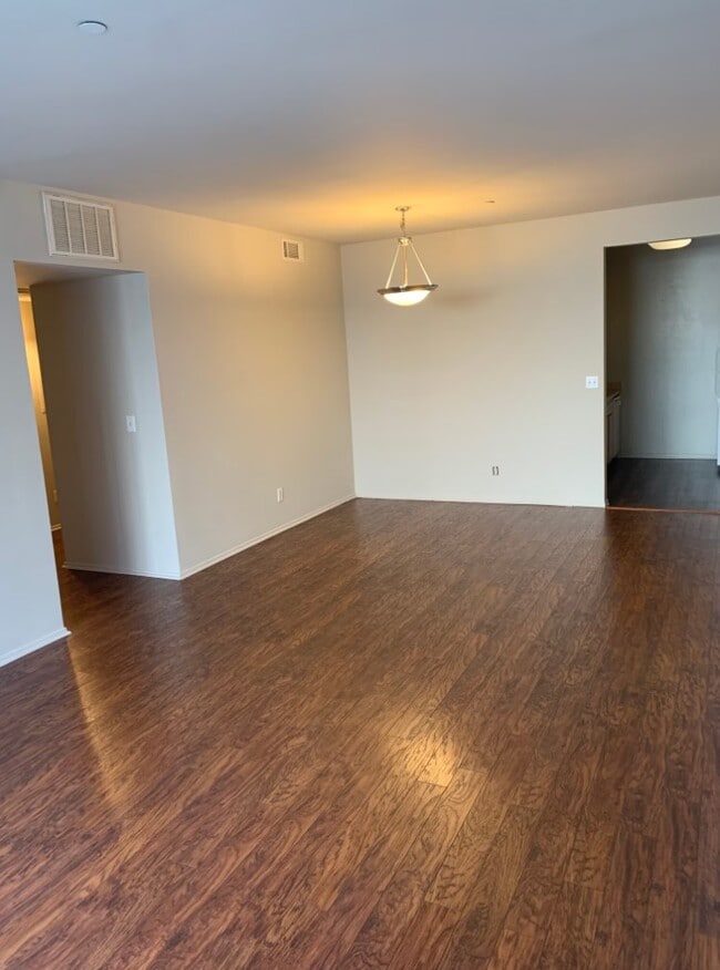 Building Photo - 10717 Lawler St Apartments