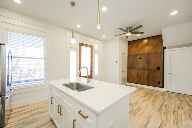 Foto del edificio - 120 E Magnolia Ave