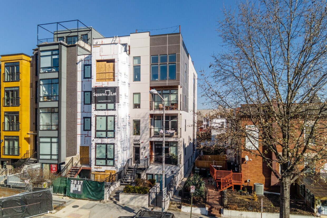 Foto principal - 3815 14th St NW
