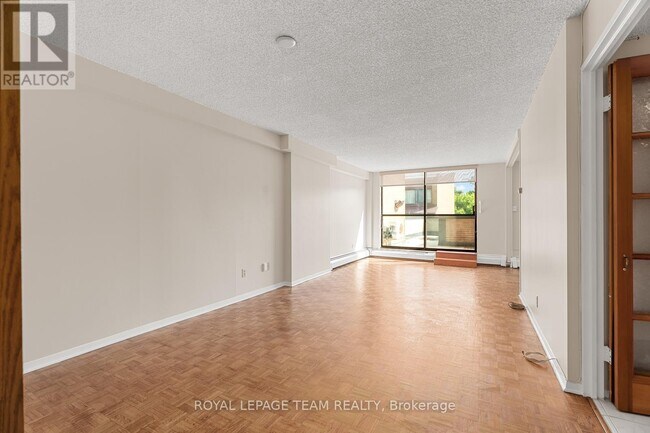 Photo du bâtiment - 515-515 St. Laurent Blvd