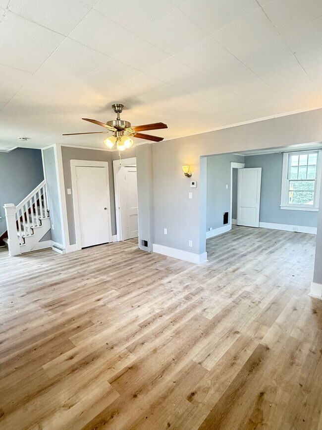 Foto del edificio - Updated 3 Bedroom 1 Bathroom in North Vers...