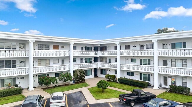 Foto del edificio - 2454 Australia Way E