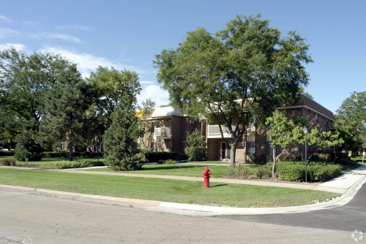 Primary Photo - Lake Louise Condominiums