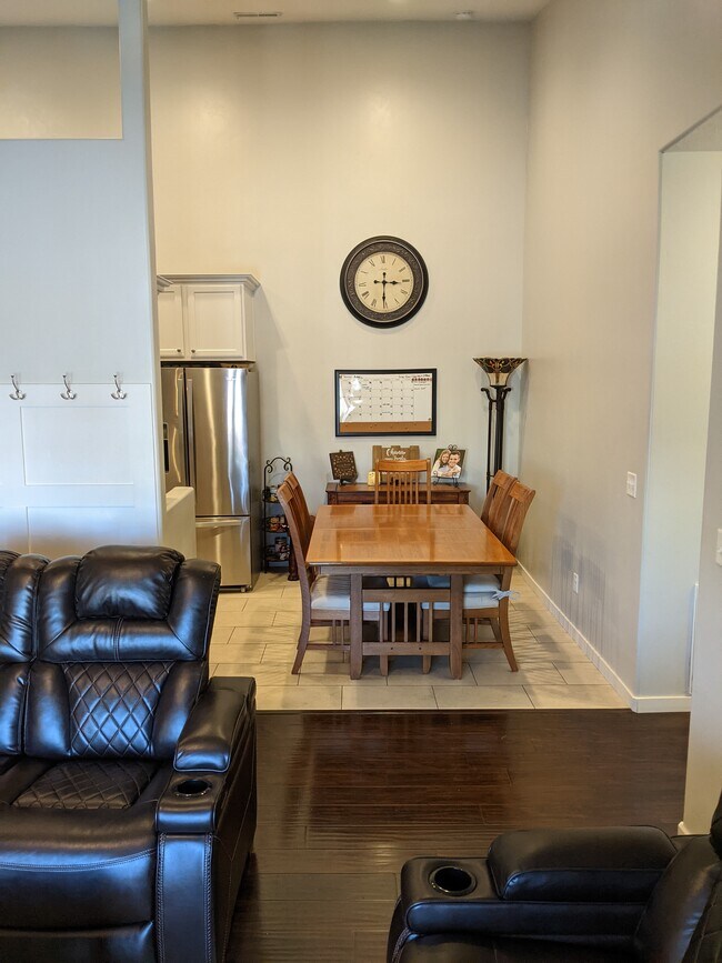 Cozy Dining Area - 127 E Jordan Ridge Blvd