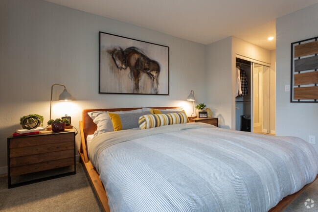 1BR, 1BA - 747 SF - The Lennox